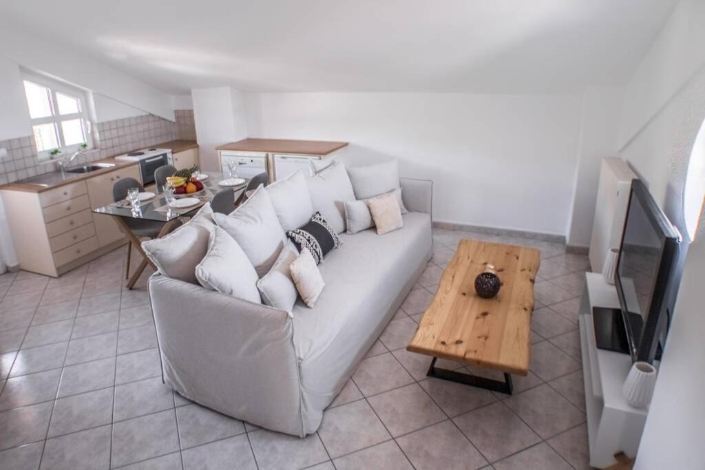 Villa Ventus, 40Sqm Private Pool & Hot Tub! Roussospítion Dış mekan fotoğraf