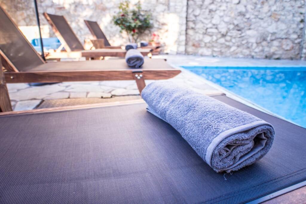 Villa Ventus, 40Sqm Private Pool & Hot Tub! Roussospítion Dış mekan fotoğraf